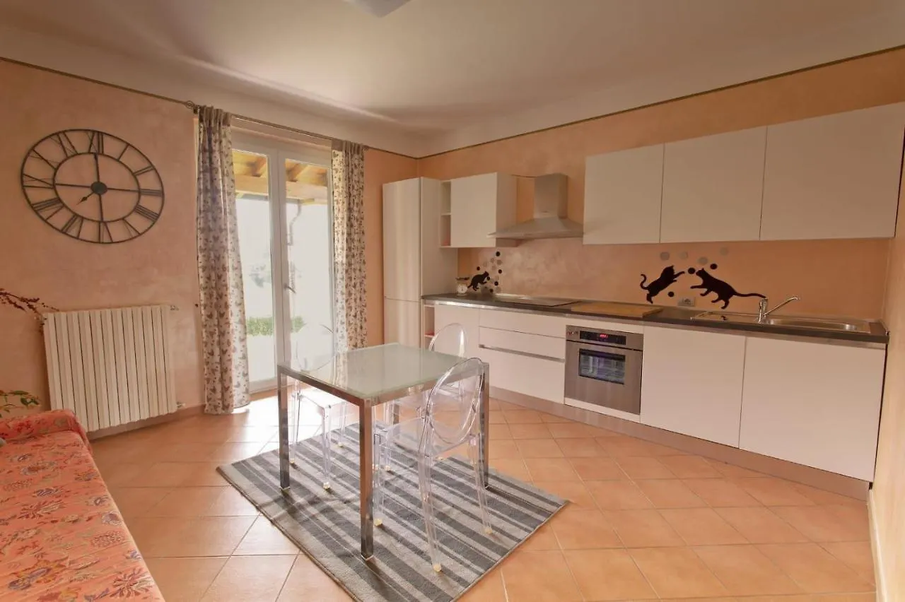Ferienhaus Casa Vacanze Al Capriano Appartamento Lampone Cantello